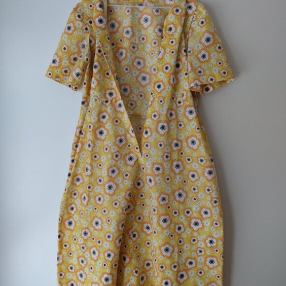 Amish Mennonite Cape Dress 39.5"B 35"W Yellow Flowers - Picture 3 of 10
